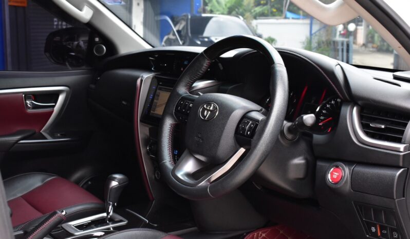 
								Toyota Fortuner 2.8 4WD TRD 2016 full									
