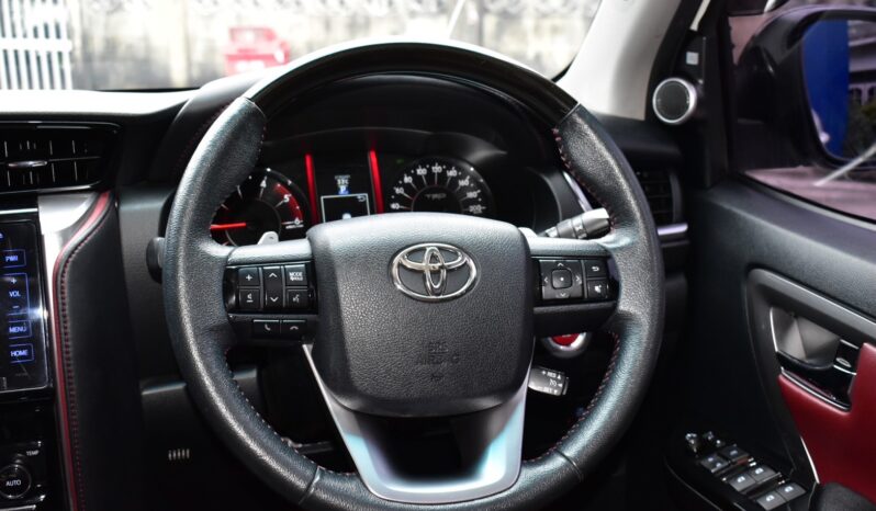 
								Toyota Fortuner 2.8 4WD TRD 2016 full									