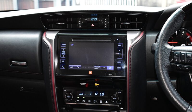 
								Toyota Fortuner 2.8 4WD TRD 2016 full									