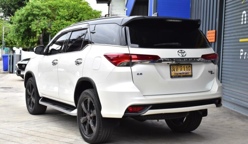 
								Toyota Fortuner 2.8 4WD TRD 2018 full									