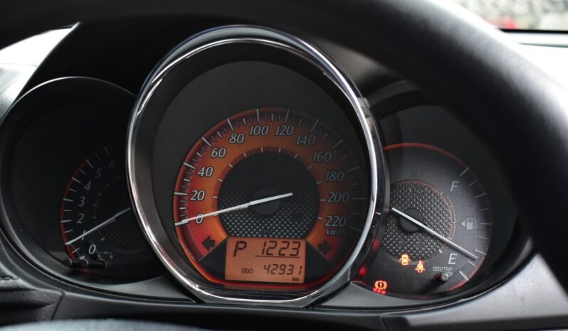 
								Toyota Yaris 1.2 E full									