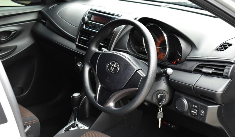 
								Toyota Yaris 1.2 E full									