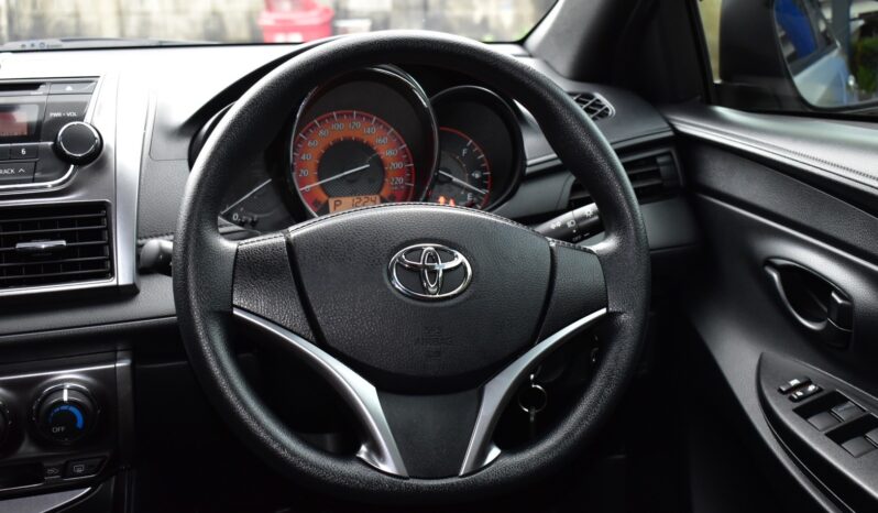 
								Toyota Yaris 1.2 E full									