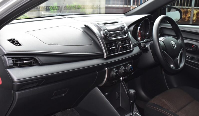 
								Toyota Yaris 1.2 E full									