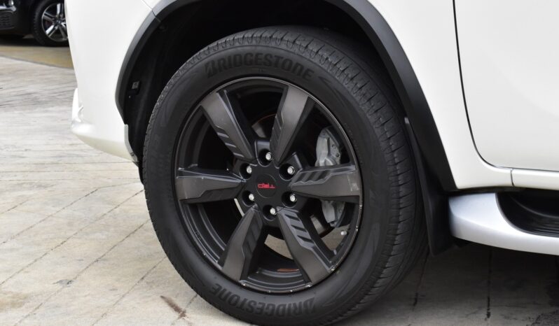 
								Toyota Fortuner 2.8  TRD 2018 full									