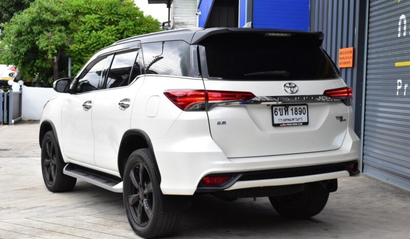 
								Toyota Fortuner 2.8  TRD 2018 full									