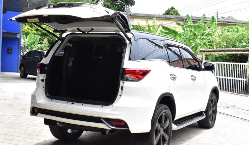 
								Toyota Fortuner 2.8  TRD 2018 full									