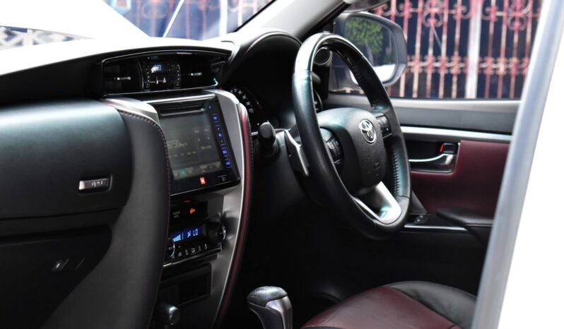 
								Toyota Fortuner 2.8  TRD 2018 full									