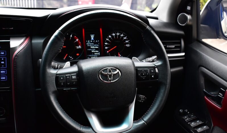 
								Toyota Fortuner 2.8  TRD 2018 full									