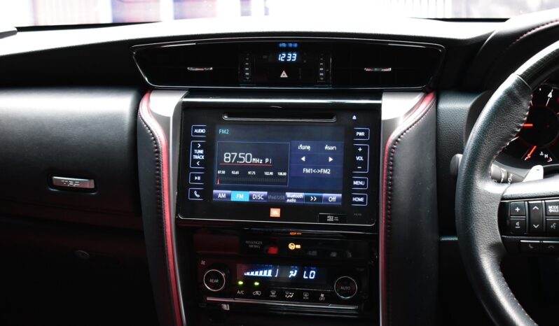 
								Toyota Fortuner 2.8  TRD 2018 full									