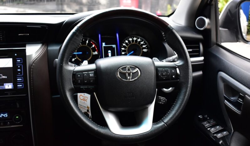 
								Toyota Fortuner 2.4 4WD 2019 full									
