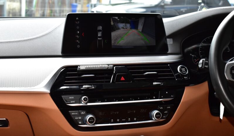 
								BMW 520d M Sport (G30) 2019 full									