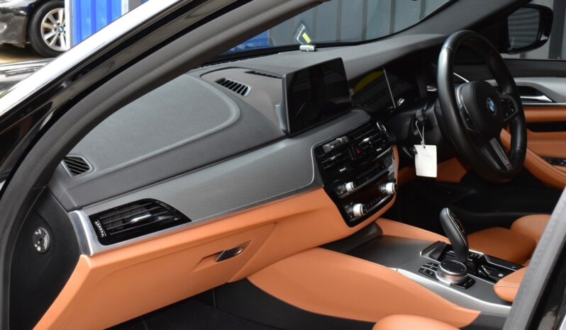 
								BMW 520d M Sport (G30) 2019 full									