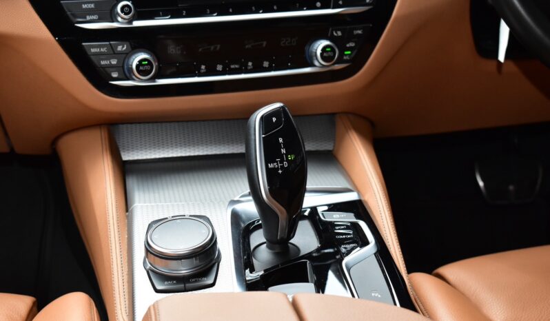 
								BMW 520d M Sport (G30) 2019 full									