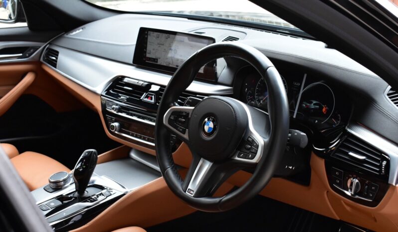 
								BMW 520d M Sport (G30) 2019 full									