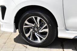 
										Toyota Innova 2.8 Crysta full									