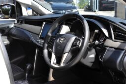 
										Toyota Innova 2.8 Crysta full									