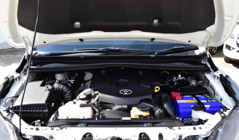 
								Toyota Innova 2.8 Crysta full									