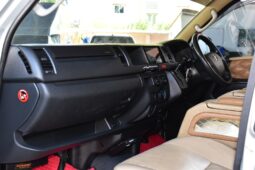 
										Toyota Cammuter 3.0 Auto 2015 full									