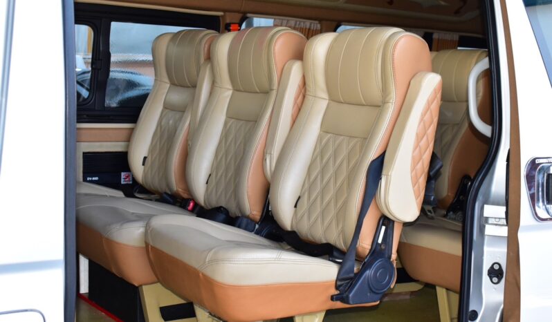 
								Toyota Cammuter 3.0 Auto 2015 full									