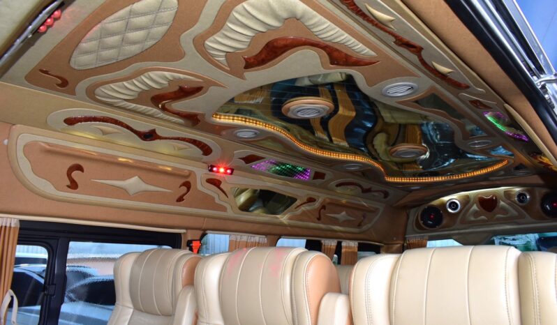 
								Toyota Cammuter 3.0 Auto 2015 full									