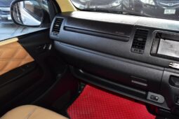 
										Toyota Cammuter 3.0 Auto 2015 full									