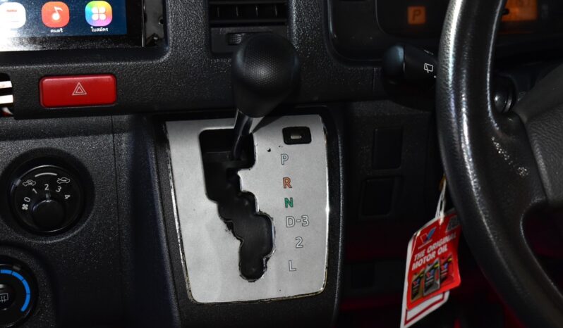 
								Toyota Cammuter 3.0 Auto 2015 full									