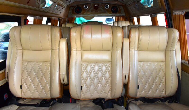 
								Toyota Cammuter 3.0 Auto 2015 full									