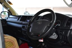 
										Toyota Cammuter 3.0 Auto 2015 full									