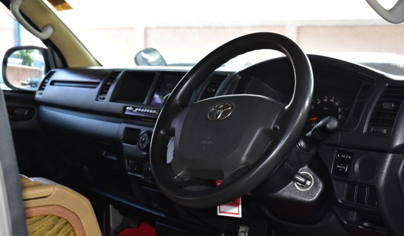 
								Toyota Cammuter 3.0 Auto 2015 full									