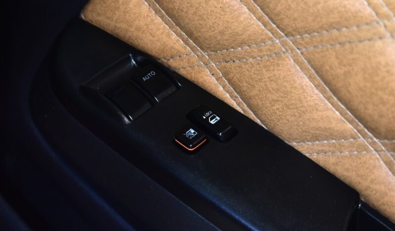 
								Toyota Cammuter 3.0 Auto 2015 full									