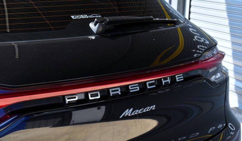 
								Porsche Macan 2.0 PDK Black 2022 full									