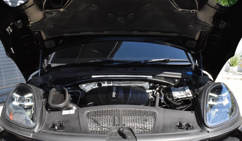 
								Porsche Macan 2.0 PDK Black 2022 full									