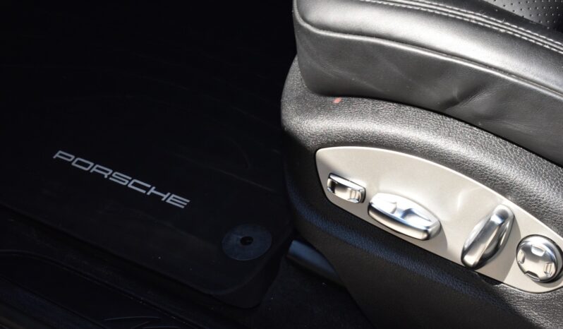 
								Porsche Macan 2.0 PDK Black 2022 full									