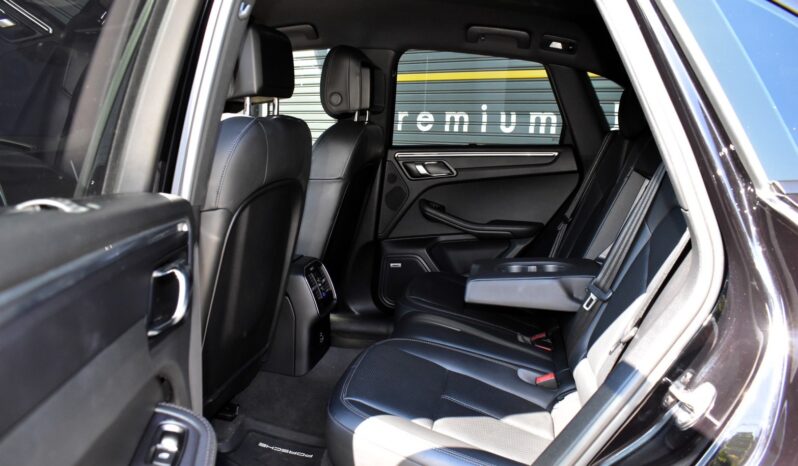 
								Porsche Macan 2.0 PDK Black 2022 full									