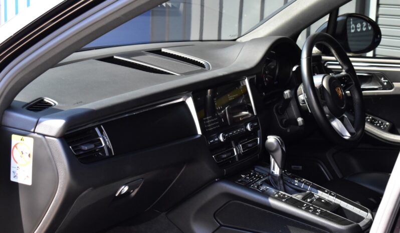 
								Porsche Macan 2.0 PDK Black 2022 full									