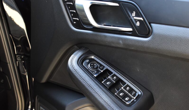 
								Porsche Macan 2.0 PDK Black 2022 full									