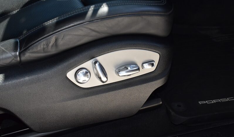 
								Porsche Macan 2.0 PDK Black 2022 full									