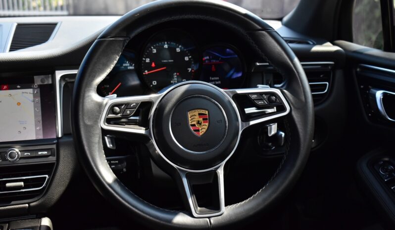 
								Porsche Macan 2.0 PDK Black 2022 full									