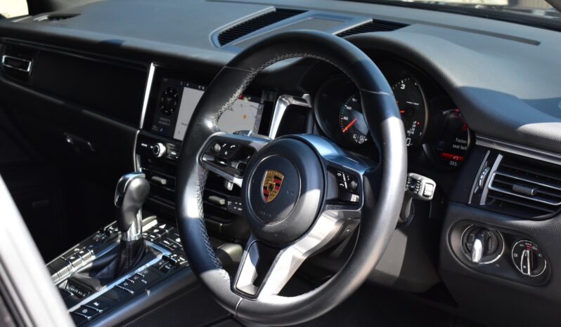 
								Porsche Macan 2.0 PDK Black 2022 full									