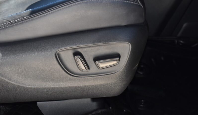 
								Toyota Yaris Cross 1.5 HEV Premium Luxury 2023 full									