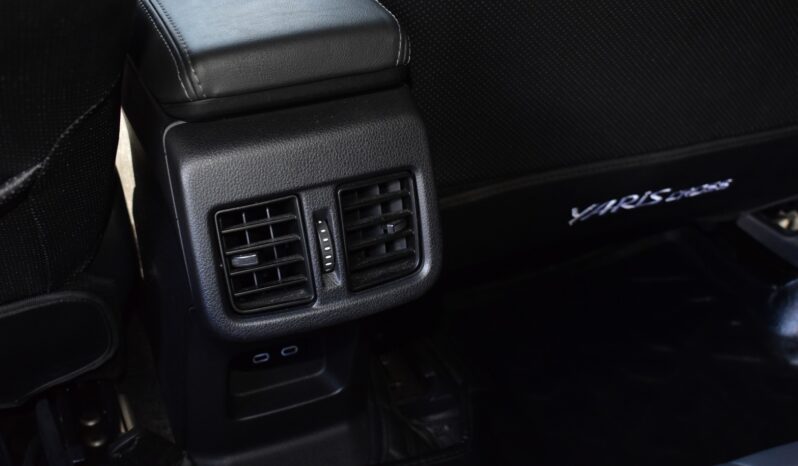 
								Toyota Yaris Cross 1.5 HEV Premium Luxury 2023 full									