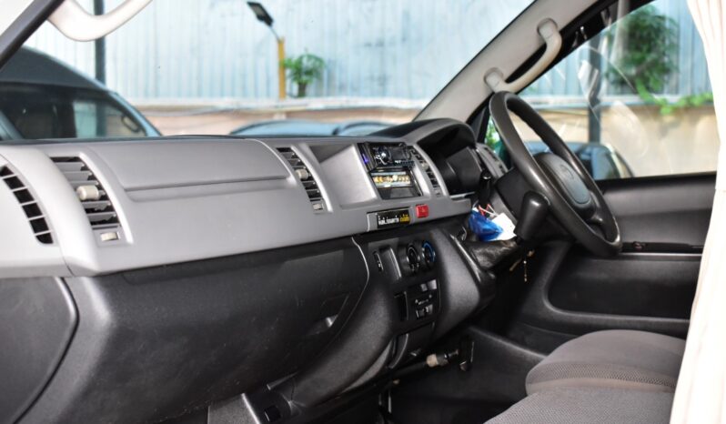 
								Toyota Commuter 2.5 cc 2006 full									