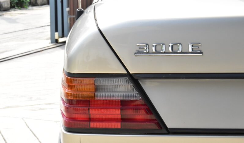 
								Mercedes Benz 300E(W124) 1993 full									