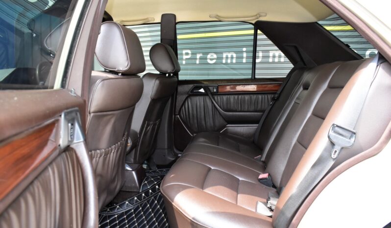 
								Mercedes Benz 300E(W124) 1993 full									