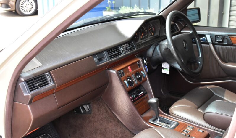 
								Mercedes Benz 300E(W124) 1993 full									