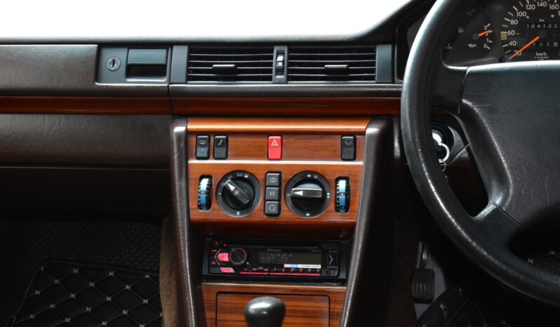 
								Mercedes Benz 300E(W124) 1993 full									