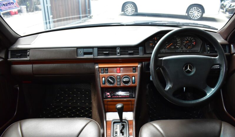 
								Mercedes Benz 300E(W124) 1993 full									