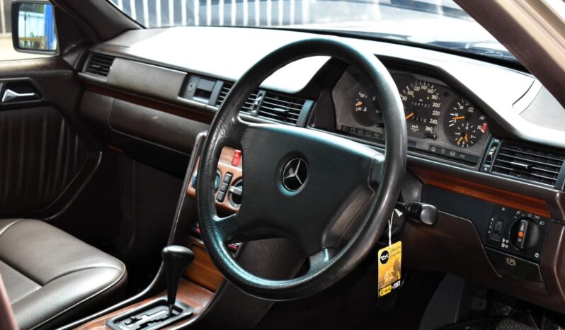 
								Mercedes Benz 300E(W124) 1993 full									