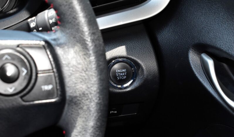 
								Toyota Yaris ATIV S 2019 full									